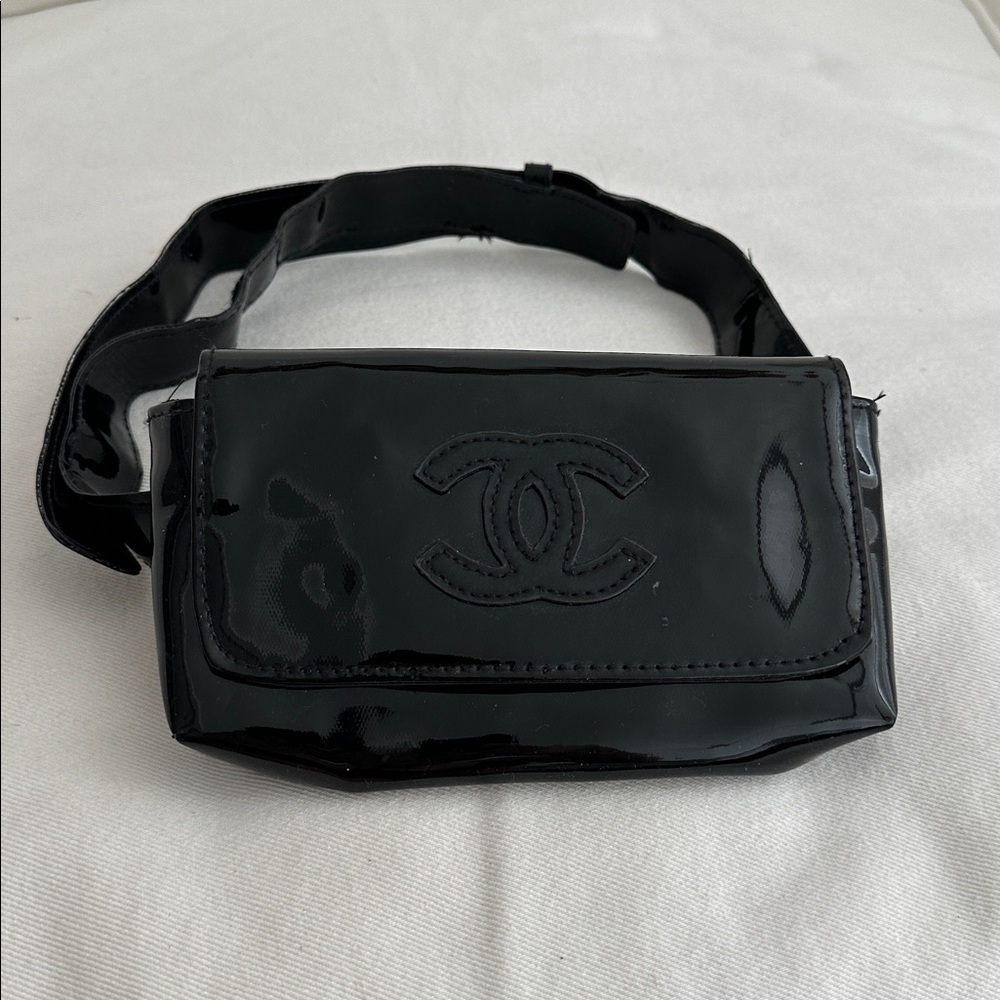 Chanel Black Patent Leather Enamel Logo Waist Pouch - Picture 3 of 8